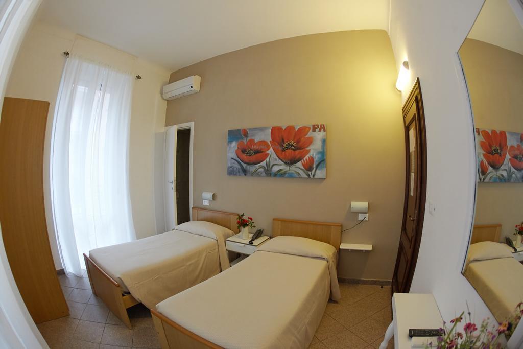 Hotel Lydia アラッシオ 部屋 写真