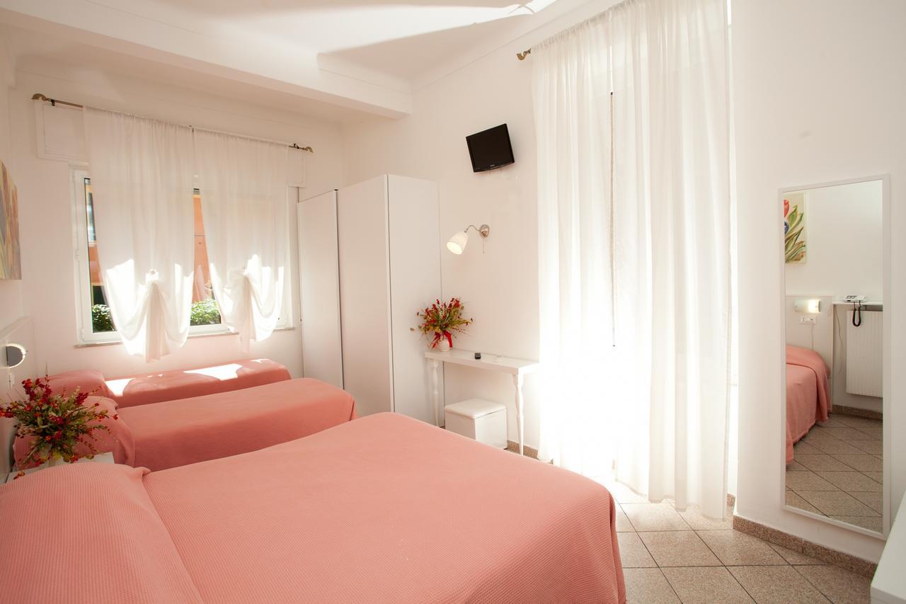 Hotel Lydia アラッシオ エクステリア 写真